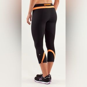 💛 Lululemon Inspire Crop Black Orange Sickle Cropped Leggings 2